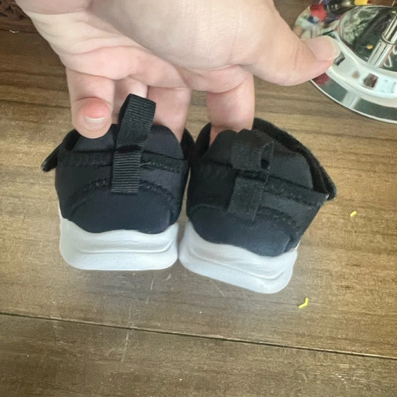 Nike Kids Black Sneakers - Picture 3 of 4
